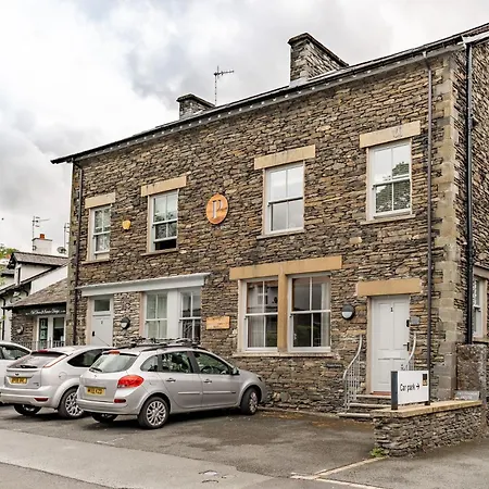 Osprey باونيس أون وينديرمير